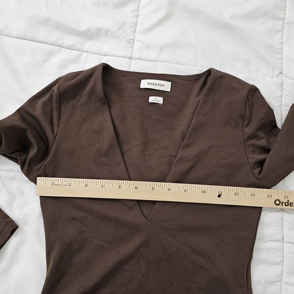 Aritzia‎ Babaton Blouse Small Mocha Brown Contour V-Neck Longsleeve Crop Stretch - Picture 7 of 9